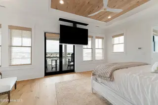 216 Radio Island Road, Morehead City, NC 28557 — 4-bedroom home in Tide Lines, Morehead City, NC, photo 21 of 56: Electronic-Lowered TV