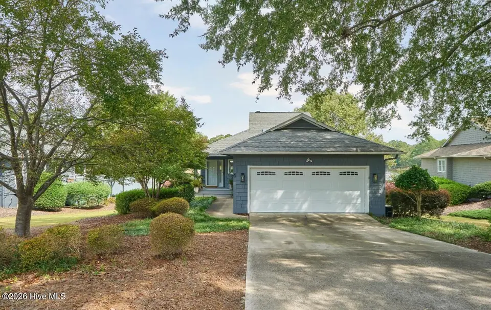 4 Westlake Pointe Drive, Pinehurst, NC 28374 — 3-bedroom home in Westlake Pointe, Pinehurst, NC, photo 1 of 27: westlakefront