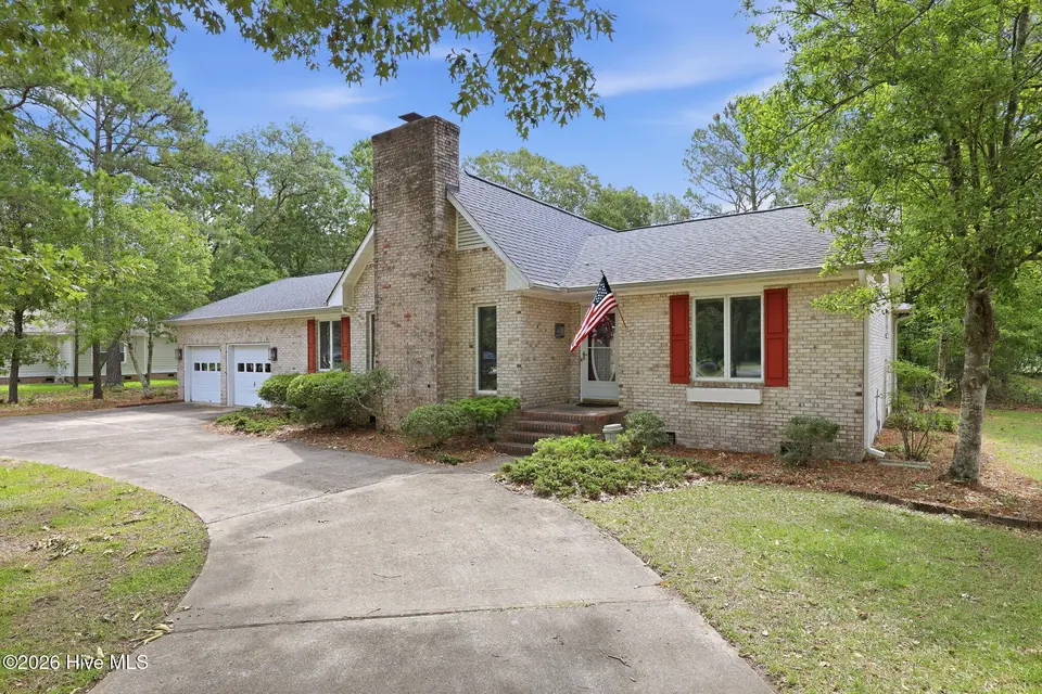 900 Crane Drive, New Bern, NC 28560 – photo 1 of 65: 2-web-or-mls-0C0A1314