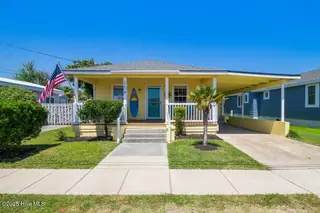 208 Hamlet Avenue, Carolina Beach, NC 28428 — 3-bedroom home, Carolina Beach, NC, photo 2 of 49: IMG_7005