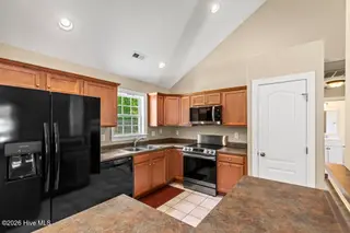 3613 Delesa Court, New Bern, NC 28560 — 3-bedroom home in Pinecrest Estates, New Bern, NC, photo 9 of 36