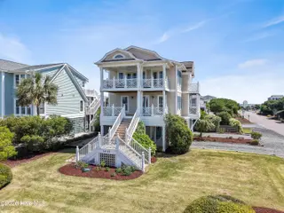 1046 Tide Ridge Drive, Holden Beach, NC 28462 — 5-bedroom home in Pointe West, Holden Beach, NC, photo 4 of 72: 1046 Tide Ridge Drive