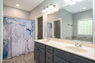 6321 Albatross Drive, New Bern, NC 28560 – photo 21: Primary Bathroom