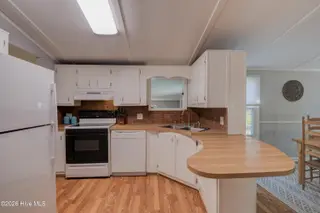 628 Magnolia Drive, Sunset Beach, NC 28468 – photo 12: 628-Magnolia-Dr-Sunset-Beach14