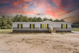 11621 Straight Gate Road, Whitakers, NC 27891 — 4-bedroom manufactured home, Whitakers, NC, photo 3 of 55: IMG_4748