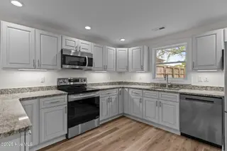 822 N Lord Street, Southport, NC 28461 – photo 6: 15-web-or-mls-BTS09679