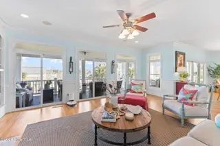 111 Riverside Avenue, Morehead City, NC 28557 – photo 15: 27-web-or-mls-1S3A8600