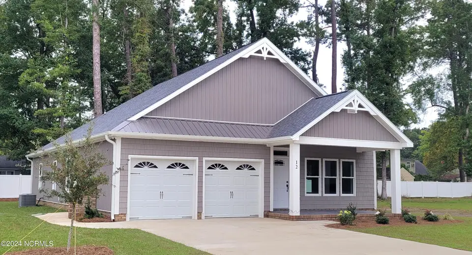 12 Paddington Way, Trent Woods, NC 28562 – photo 1 of 50: 12 Paddington Way, Trent Woods, NC