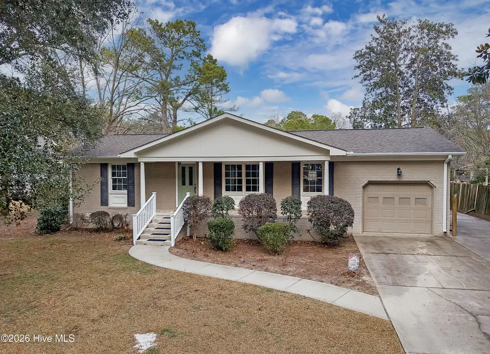5322 Trent Woods Drive, Trent Woods, NC 28562 – photo 1 of 41: 5322 Trent Woods Drive