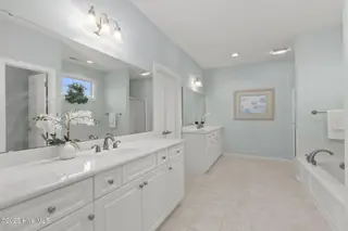 406 Hillcrest Drive, Morehead City, NC 28557 – photo 23: En suite bathroom