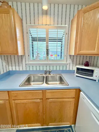 3156 Fox Run Drive, Kinston, NC 28504 – photo 10: IMG_8923