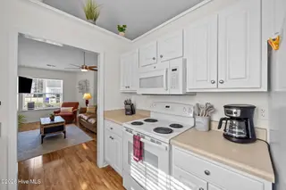 2924 Flintridge Drive, Greenville, NC 27834 – photo 13: 17-web-or-mls-BLS_0021