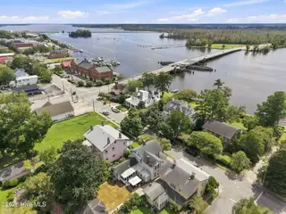 524 W Main Street, Washington, NC 27889 – photo 7: 59-web-or-mls-DJI_20260909140440_0025_D-