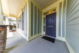 2202 E Oak Bridge Drive NE, Leland, NC 28451 — 4-bedroom home in Compass Pointe, Leland, NC, photo 5 of 76: 2202EOakBridgeWay-7
