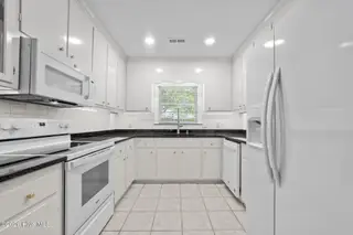 809 Greenbriar Road, Kinston, NC 28501 – photo 22: 22-web-or-mls-LHV_0061