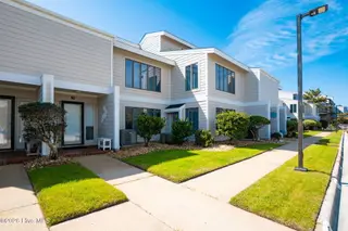 289 Salter Path Road 10, Pine Knoll Shores, NC 28512 – photo 2: Front Entry