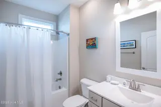130 Whimbrel Way, Beaufort, NC 28516 – photo 20: Second full bath