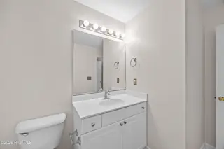 3967 Winds Ridge Drive, Wilmington, NC 28409 — 3-bedroom townhome in Winds Ridge, Wilmington, NC, photo 18 of 54: 19_bathroom