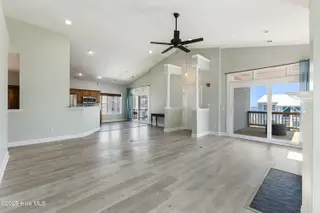 208 Carolina Beach Avenue S, Carolina Beach, NC 28428 – photo 21: Living Room
