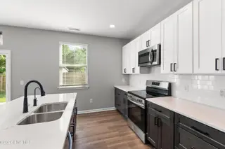 1699 Datchet Lane SE, Bolivia, NC 28422 — 4-bedroom home in New South Bridge, Bolivia, NC, photo 11 of 40: Kitchen