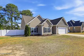 107 Raven Ridge Drive, Goldsboro, NC 27530 — 3-bedroom home in Eagles Pointe, Goldsboro, NC, photo 3 of 25: 03-107 Raven Ridge Dr-3