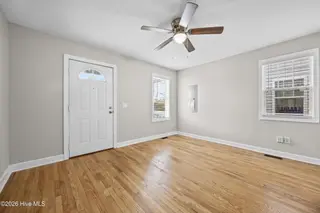 711 Ann Street, Wilmington, NC 28401 – photo 7: 14_living room