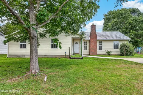 282 Riggs Rd, Hubert