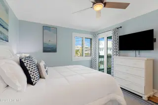 301 E Commerce Way Road 255 Sea Spray, Atlantic Beach, NC 28512 – photo 11: Primary bedroom