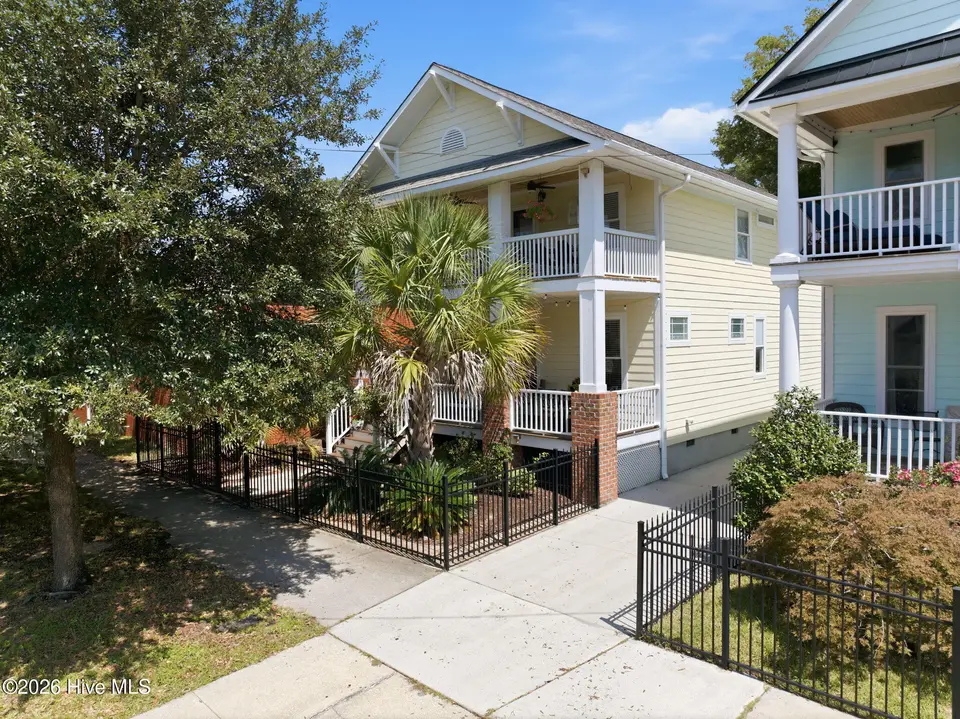 617 S 5th Avenue, Wilmington, NC 28401 – photo 1 of 51