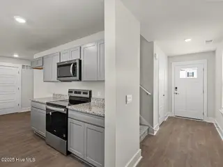 56 Brogdon Street Lot 27, Wilmington, NC 28411 – photo 5: RyeGrass63572foyL33A0740CR2-007-021-1280