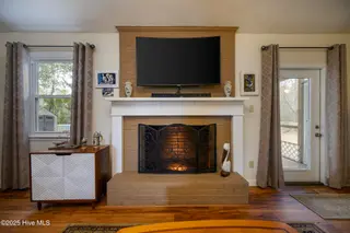 6203 Gondolier Drive, New Bern, NC 28560 – photo 16: Cozy Fireplace
