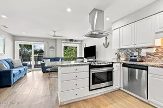 9201 Coast Guard Road B102, Emerald Isle, NC 28594 – photo 6: Kitchen