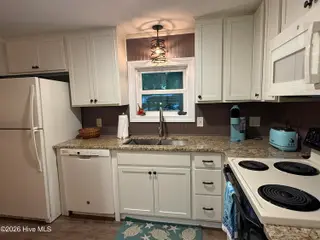 9230 Bonaparte Drive SW, Calabash, NC 28467 — 2-bedroom manufactured home in Bonaparte Retreat, Calabash, NC, photo 14 of 24