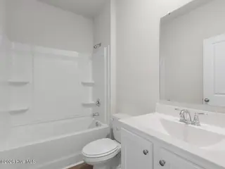 3019 Maravella Court SE Lot 40, Bolivia, NC 28422 — 3-bedroom home in Mariner's Reach, Bolivia, NC, photo 19 of 42: WindyWoods17210baDRHorton-021-003-1280x9