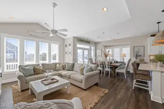 310 Oceanaire Lane, Surf City, NC 28445 – photo 18: 008_310_oceanaire_lane-8_311