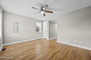 711 Ann Street, Wilmington, NC 28401 – photo 9: 16_living room