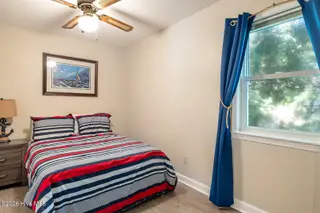 122 Purdie Drive, Emerald Isle, NC 28594 — 3-bedroom home in Oakland Hills, Emerald Isle, NC, photo 12 of 22: Ocean Moon Cottage 016 double