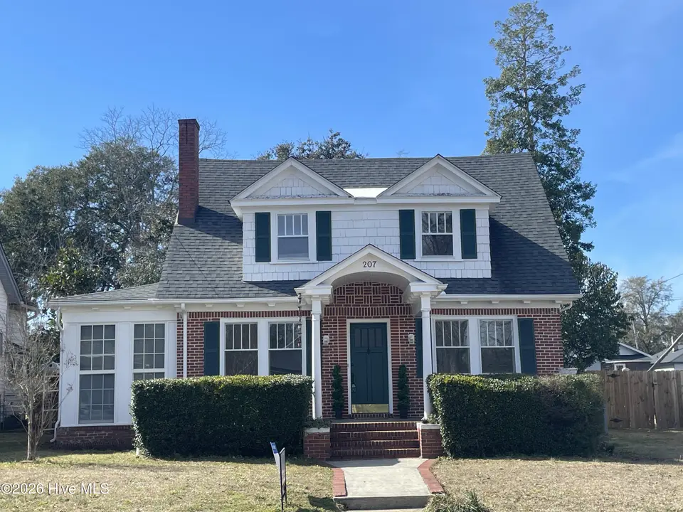 207 N 13th Street, Wilmington, NC 28401 — 4-bedroom home, Wilmington, NC, photo 1 of 39: IMG_6237