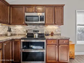 204 Demetrius Court, Hubert, NC 28539 — 3-bedroom home in Riggsfield, Hubert, NC, photo 15 of 31: Double Oven