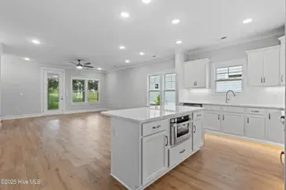 2062 Greenside Manor Drive SW, Ocean Isle Beach, NC 28469 – photo 17: 15_kitchen
