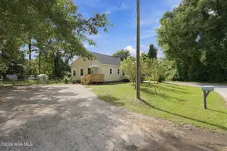 2707 Alabama Avenue, New Bern, NC 28560 — 2-bedroom home in Oakside, New Bern, NC, photo 2 of 54: 2707 Alabama
