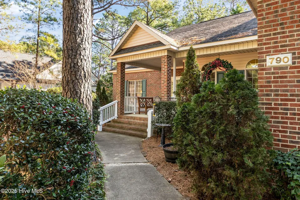 790 Monticello Drive, Pinehurst, NC 28374 – photo 1 of 43: 5-web-or-mls-707A4011