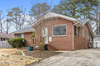 402 Jarman Street, Jacksonville, NC 28540 – photo 3: 2-web-or-mls-402 Jarman St. 105