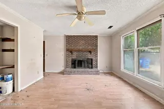 107 Eric Court B, Greenville, NC 27858 – photo 4: Living Room