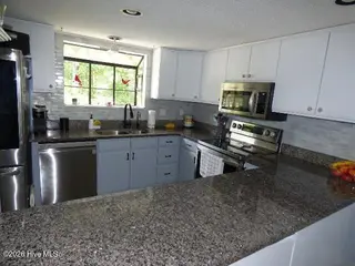 10082 Windward Drive, New Bern, NC 28560 – photo 4: 04_beyc6a5be320eeca6