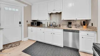 1902 Sherwood Drive, Greenville, NC 27858 – photo 19: 24-web-or-mls-1902 Sherwood Drive-25