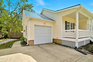 71 W South Shore Drive, Southport, NC 28461 — 3-bedroom home in Boiling Spring Lakes, Southport, NC, photo 3 of 47
