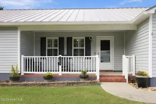 107 Fodder Drive, Hubert, NC 28539 — 3-bedroom home in Ole Mill Village, Hubert, NC, photo 4 of 59: 04_Front_Porch