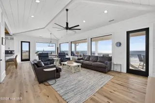 1423 N Shore Drive, Surf City, NC 28445 – photo 11: 1423NShoreDriveInteriors-35