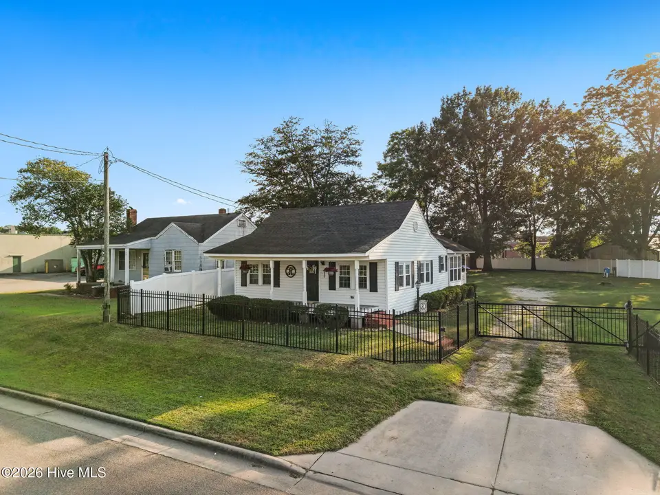 112 Leslie Newsome Avenue, Whiteville, NC 28472 – photo 1 of 47: 2-web-or-mls-CAMMediaLLC.com (37 of 43)